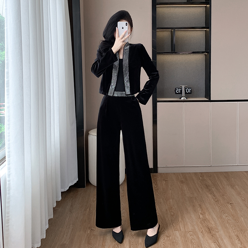 Women's Velvet Two-Piece Suit with Rhinestone Blazer and Wide-Leg Pants