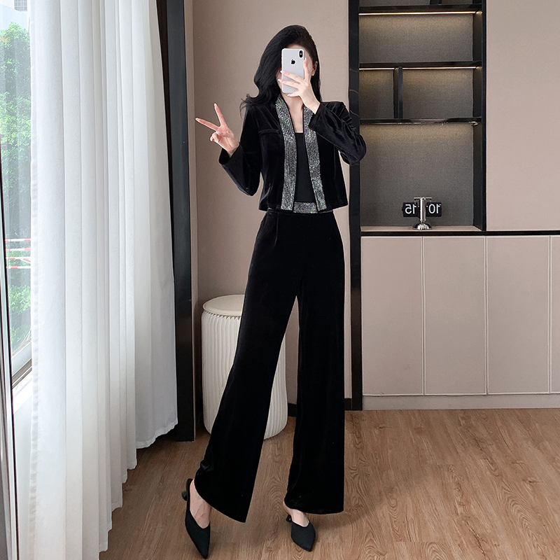 Women's Velvet Two-Piece Suit with Rhinestone Blazer and Wide-Leg Pants - Image 3