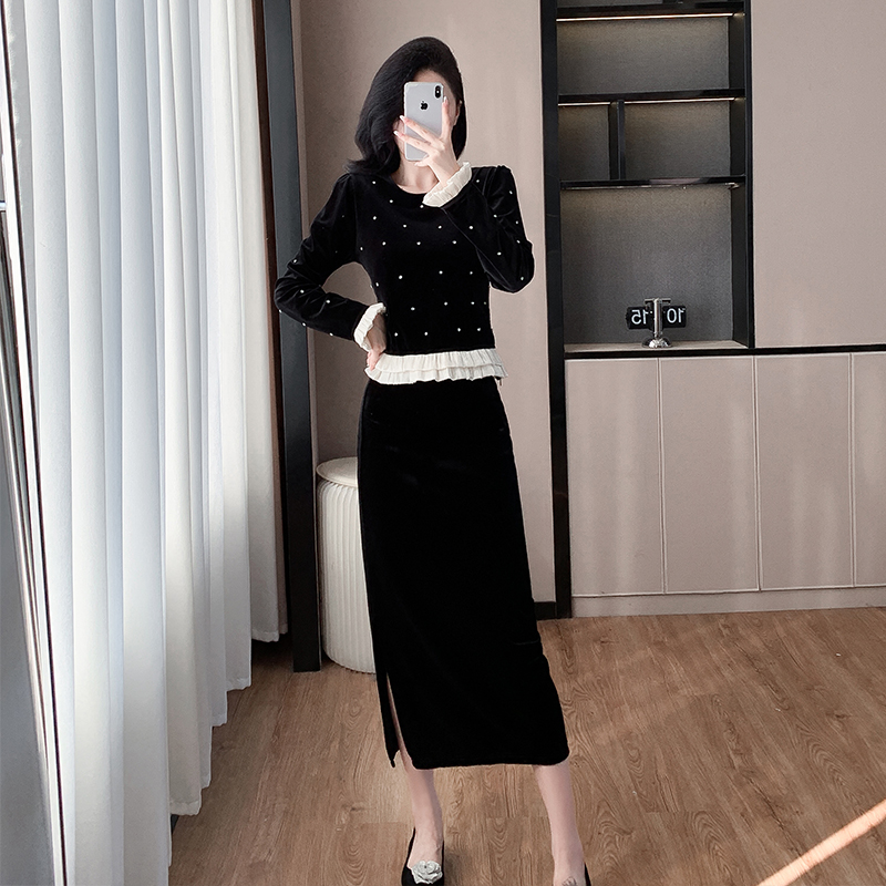 Quality Korean Style Two-Piece Set for Women Velvet Top and Skirt Outfit 6909 - Image 4