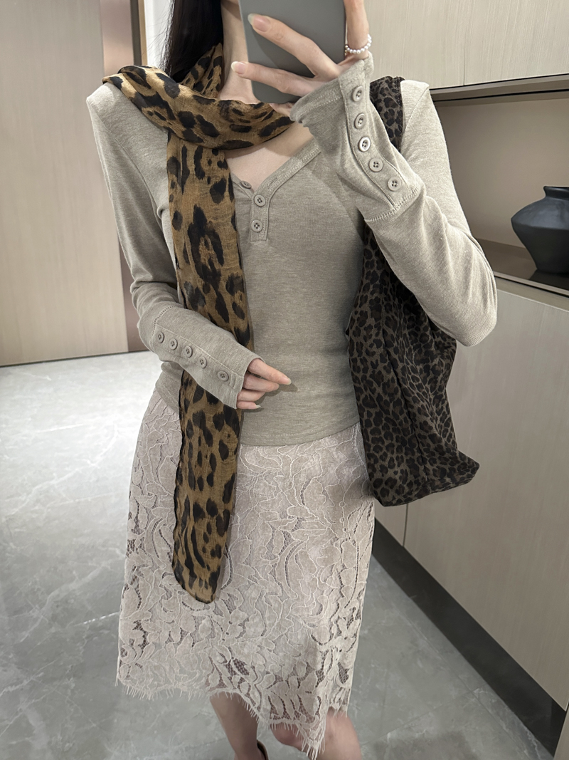 Women's Solid V-Neck Long Sleeve T-Shirt with Multi-Button Detail and Leopard Print Scarf - Image 2