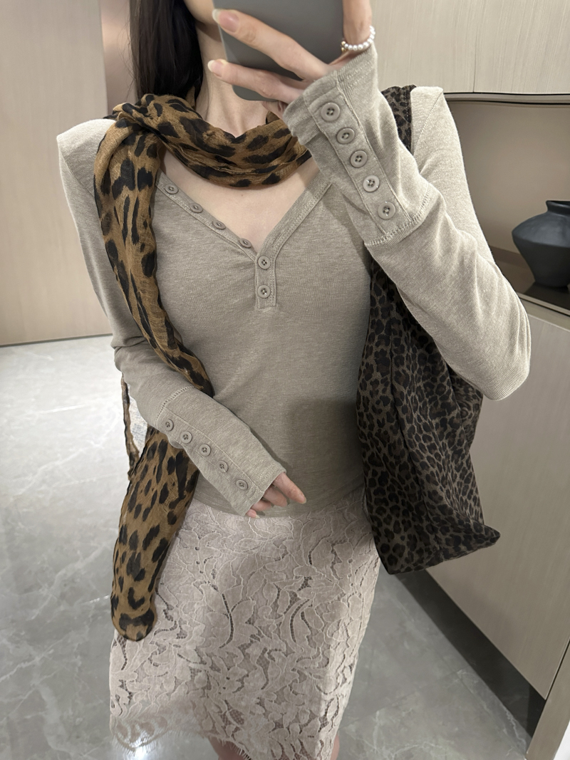 Women's Solid V-Neck Long Sleeve T-Shirt with Multi-Button Detail and Leopard Print Scarf