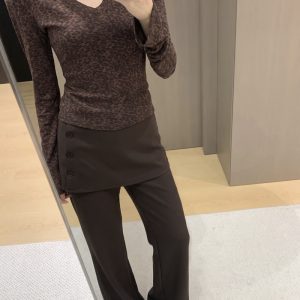 2026 Autumn Vintage Leopard Print V-Neck Long Sleeve Women T-Shirt Slim Fit Base Layer Top with Shoulder Pads