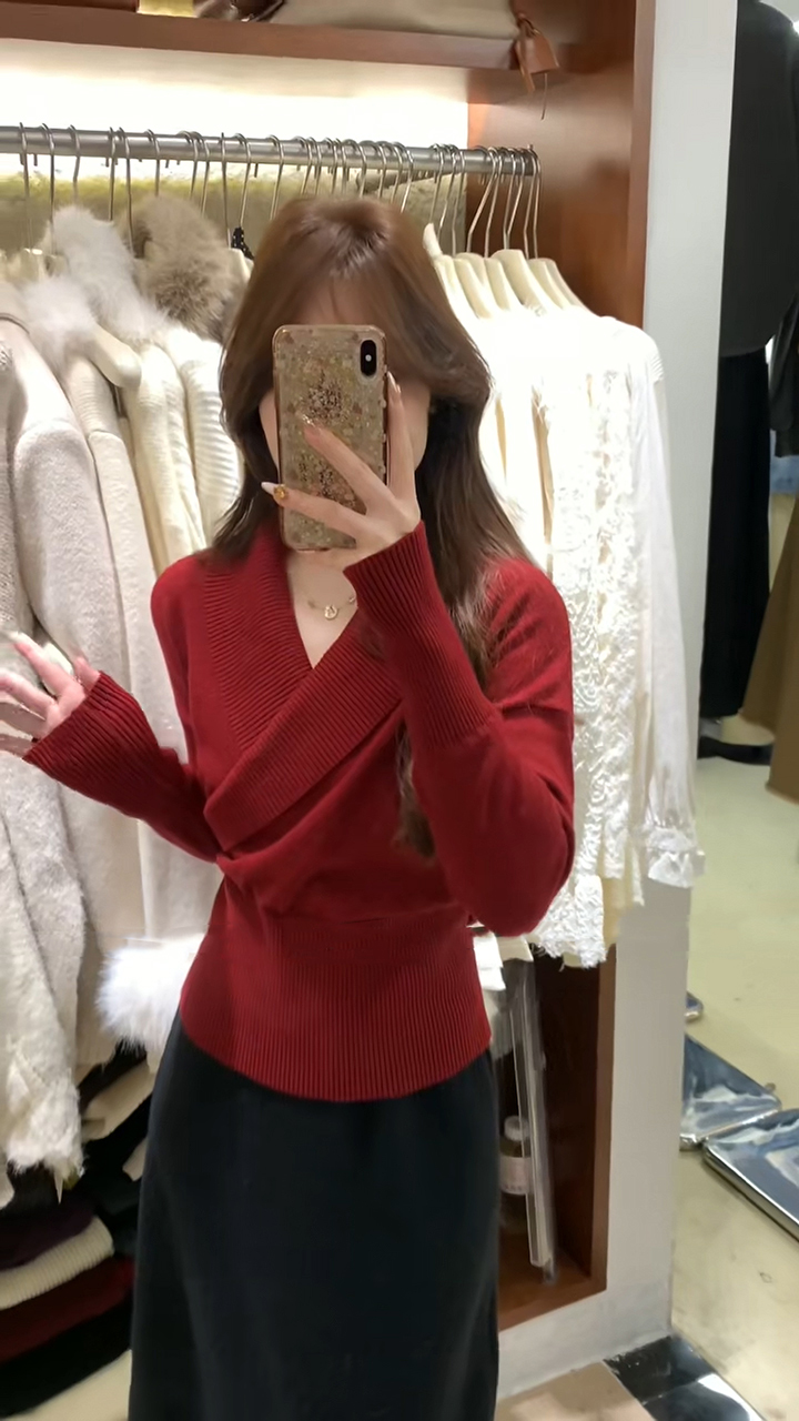 Women's Cross V-Neck Knit Sweater with Waist-Defining Silhouette Winter 2026 - Image 3