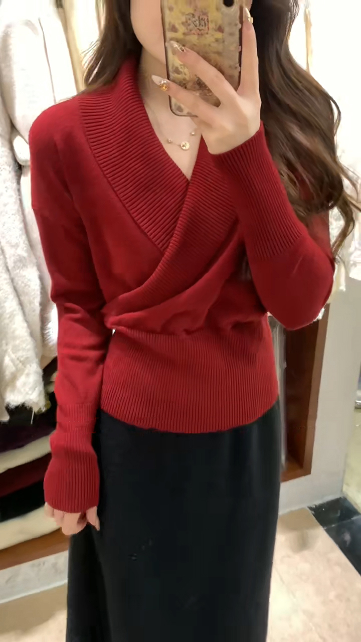 Women's Cross V-Neck Knit Sweater with Waist-Defining Silhouette Winter 2026 - Image 2