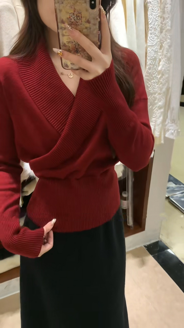 Women's Cross V-Neck Knit Sweater with Waist-Defining Silhouette Winter 2026 - Image 4