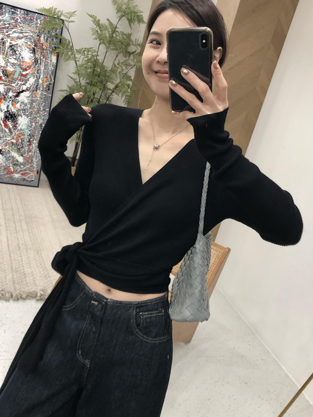 V-Neck Cross Strap Waist-Defined Long-Sleeve Knit Top for Women 2026 Early Autumn New Light Mature Style Design Sense Elegant Top