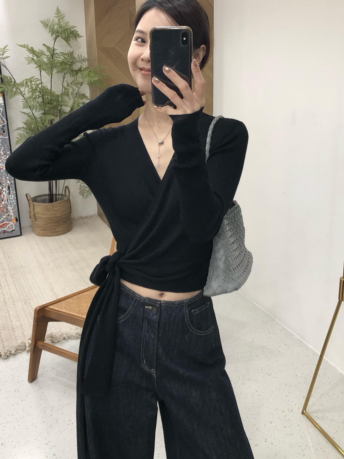 V-Neck Cross Strap Waist-Defined Long-Sleeve Knit Top for Women 2026 Early Autumn New Light Mature Style Design Sense Elegant Top - Image 3