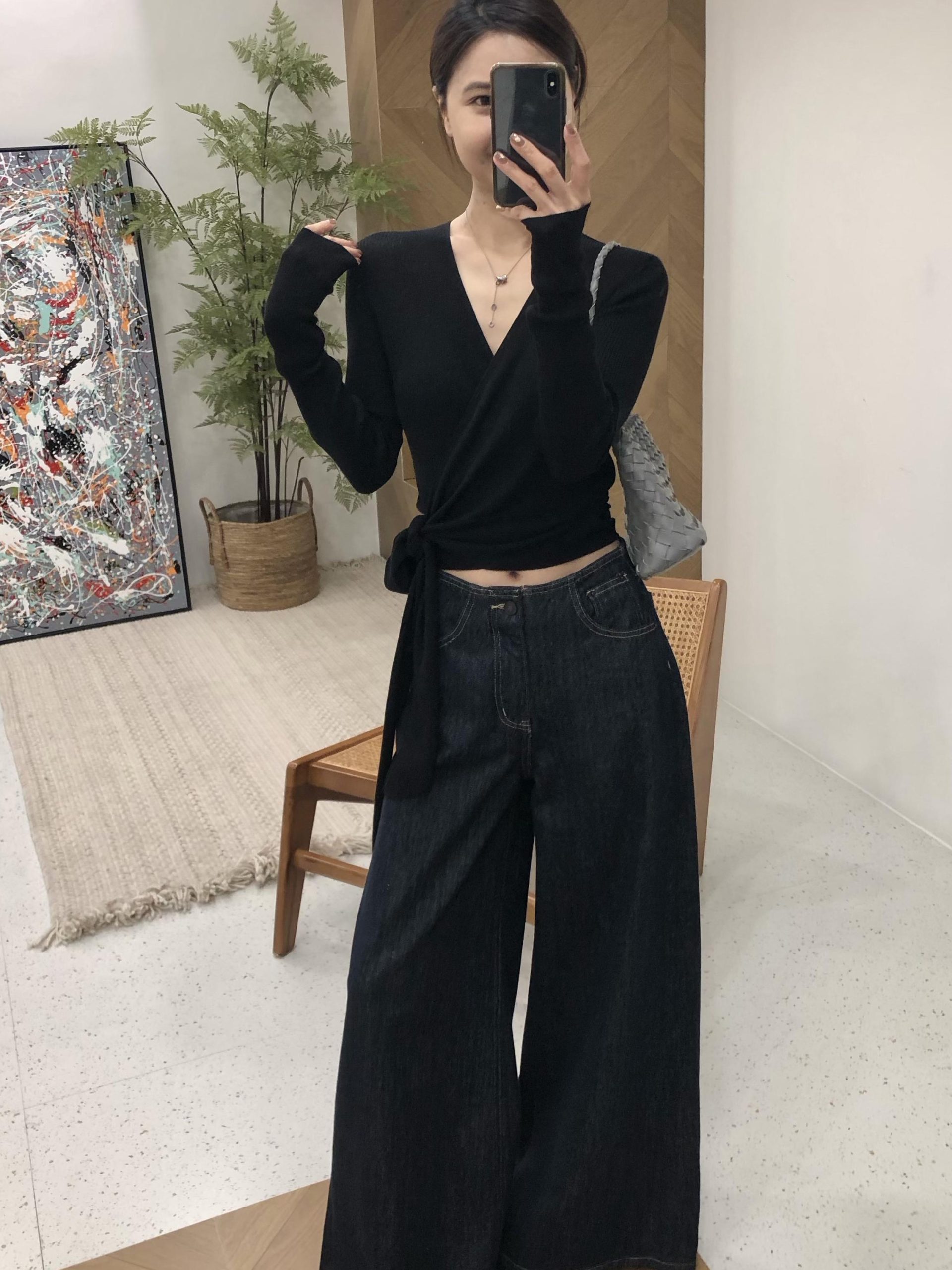 V-Neck Cross Strap Waist-Defined Long-Sleeve Knit Top for Women 2026 Early Autumn New Light Mature Style Design Sense Elegant Top - Image 4